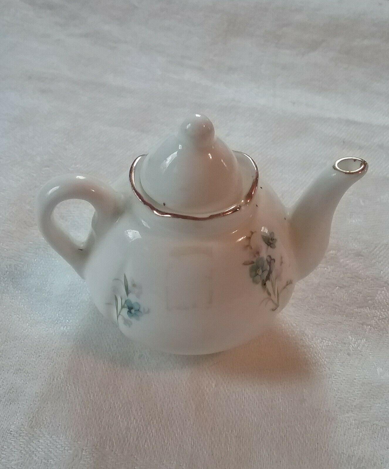 CHILD'S AMERICAN GIRL SIZE DOLL TOY MINIATURES- CHINA TEAPOT W/ LID & GOLD TRIM