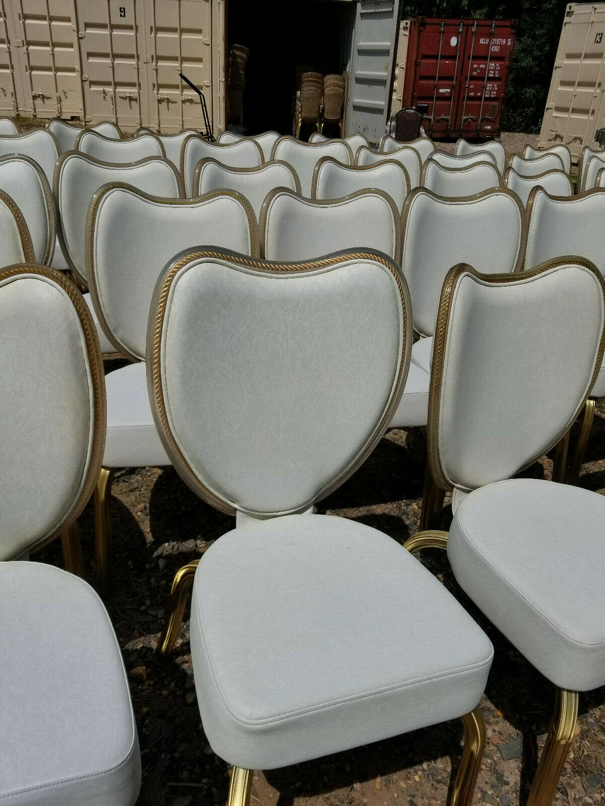 Infanti Off-white All-vinyl Banquet/ Ballroom Chair