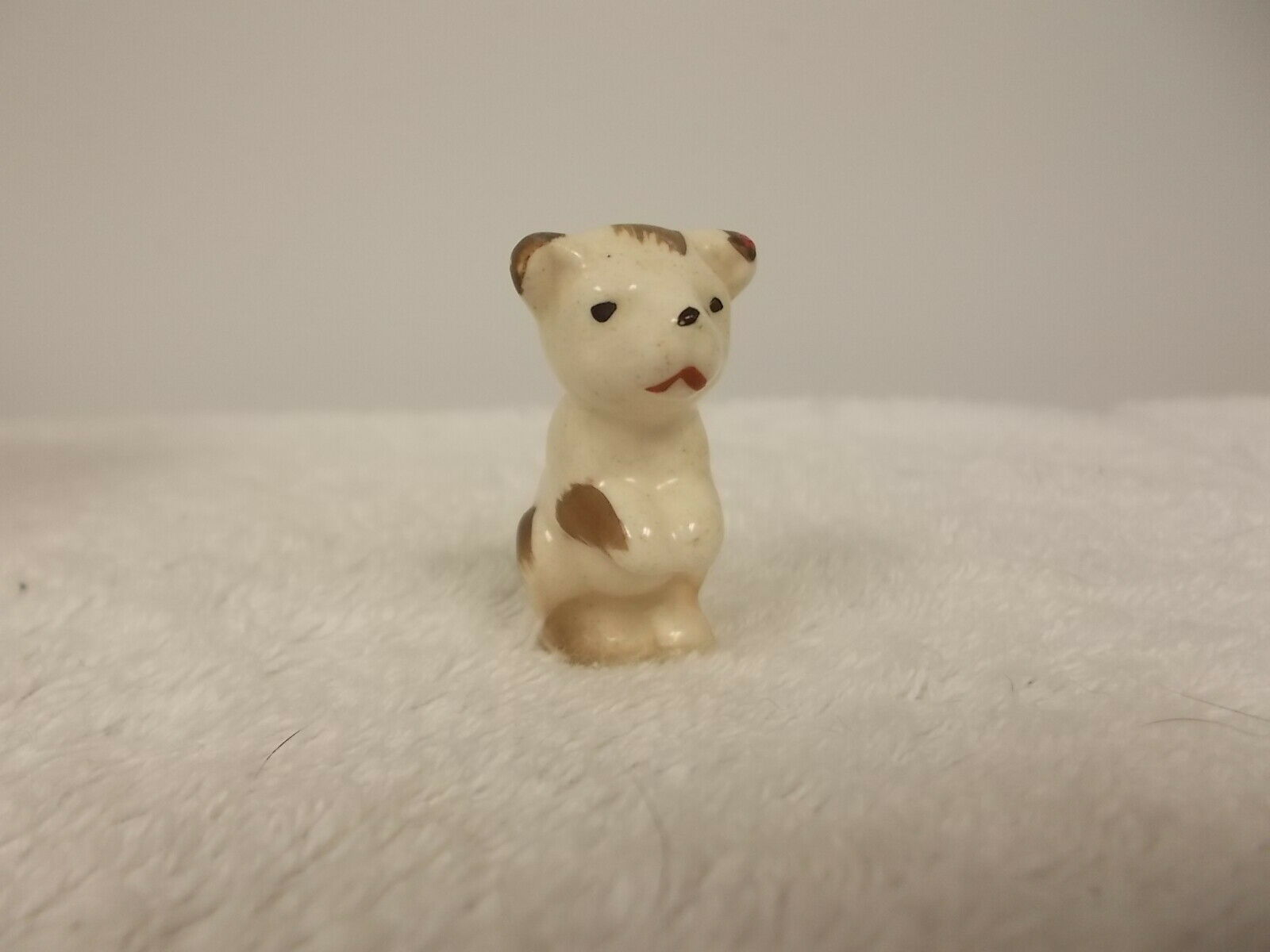 Vintage Sitting Begging Cute Puppy Dog Small Ceramic Figurine Statue
