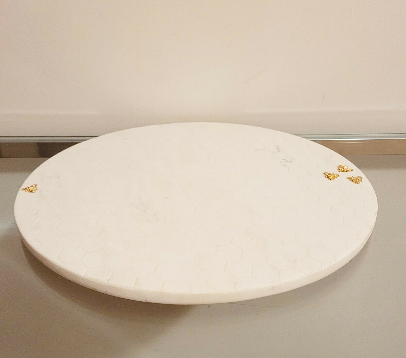 Williams Sonoma Honeycomb Gold Bee Marble Cheese Board 15" New
