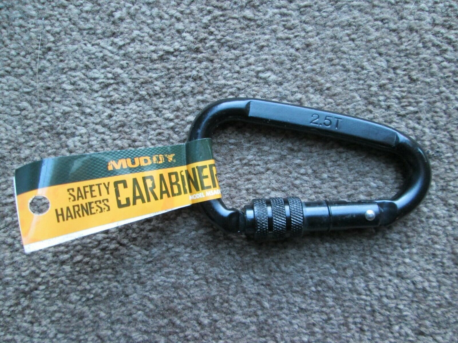 NEW MUDDY Hunting Carabiner, Lockable, ,4500lbs, One hand operation, Secure clip